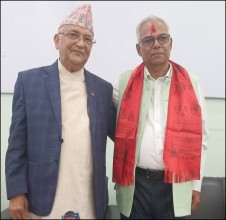 चुनाव लक्षित अभियानमा एमाले, मधेश प्रदेशका प्रदेश सभासदस्य गिरी एमालेमा प्रवेश 